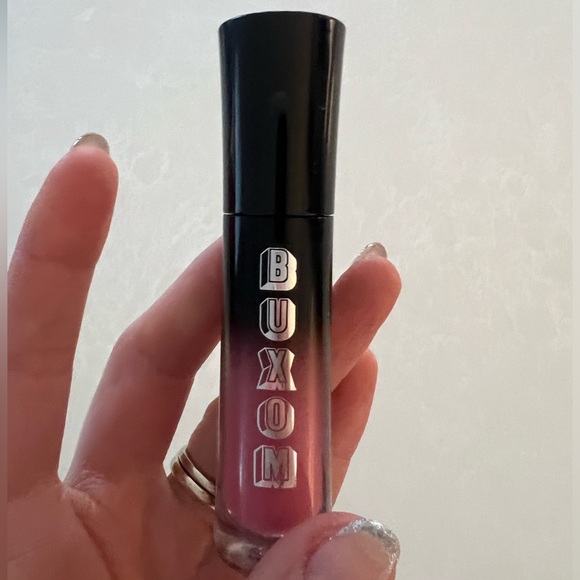 Very gently used lightly whipped lip gloss by Buxom! Colour doesn’t suit me - Picture 2 of 3